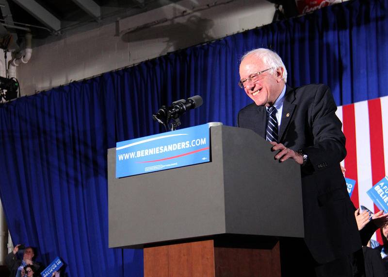 sanders-smile-nh-vpr-dobbs-20160209.jpg